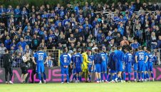 Феновете на Левски побесняха! Пробваха да съблекат играч + ВИДЕО