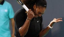 Лесли и Деми напляскаха мама Серина