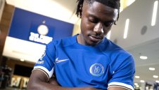 В Челси ще трябва още да чакат за дебюта на новобранец