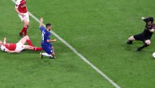 Еден Азар си падал по... Арсенал