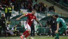 Разкритие: Лидер на ЦСКА се моли за картон, реферът го отряза