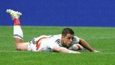 Уест Хям връща Чичарито във Висшата лига