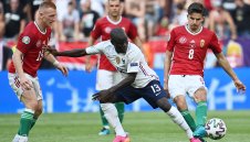 Челси дава нов договор на Канте