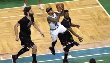 Бостън пречупи Чикаго в последната част