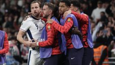 Англия стартира с победа в световните квалификации при дебюта на Тухел