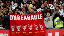 Фенове на Ливърпул с българско знаме: Ние не сме расисти + СНИМКА