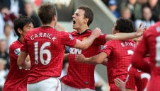 Изненада! Червените дяволи си върнаха опитен защитник 