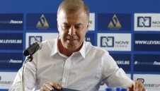 Наско Сираков и Тити Папазов отсвириха Вили Вуцов за Левски?