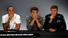 Хамилтън не смята да се дава на младите