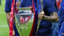 Бартомеу: Предложихме нов договор на Алвеш, всичко зависи от него