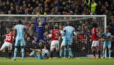 На Манчестър Юнайтед му липсва Меси, Кристиано и Мюлер