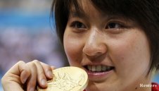 Китайска шампионка от Лондон влиза в политиката