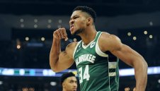 Гръцкия Чудак прибира 186 милиона за 3 години