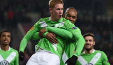 „Старата госпожа“ ухажва Де Бройне