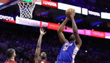 Филаделфия избяга от Бостън, Чикаго срази Атланта