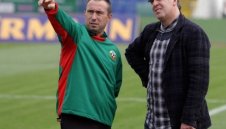 Спъват Наско Сираков за Левски