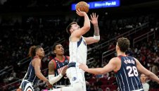 Лука достави 50 в коша на Хюстън