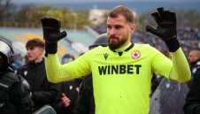 Емоционално: Бусато отдаде заслуженото на треньор