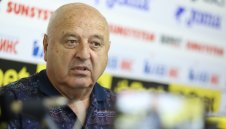 Бат' Венци побесня: Продавам Славия! Свалям шапка на Левски!