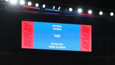 Революция: УЕФА наистина променя правилото за засадата?