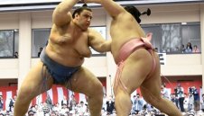 Аоияма имаше шанс за титлата, но остана четвърти в Осака