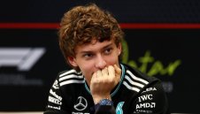 Смъртни заплахи за пилот на Мерцедес