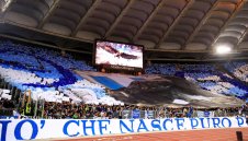 Издирват ултраси на Лацио, забранили на жени да ходят в агитката