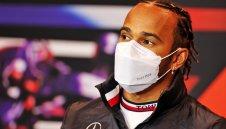 Люис е категоричен: Все още изоставаме от Ред Бул