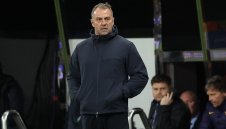 Барса трепери за головата си машина