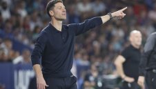 Шаби Алонсо като агент 007