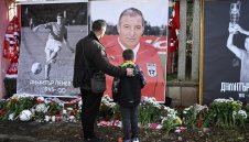 Стотици отдадоха почит на Димитър Пенев на &bdquo;Армията&ldquo;