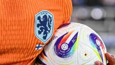 Куинси Промес изрази готовност да се завърне в Амстердам