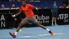 Гаел Монфис куфее след победата над Циципас в София