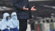 Моуриньо скочи на съдията след третата поредна загуба 