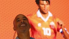 Рууд Гулит: Челси може да играе красиво, но Жозе не дава