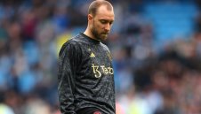 Ериксен мрънка от пейката в Манчестър