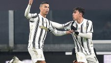 Перверзник! Дибала опипа гаджето между краката + ВИДЕО