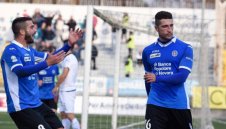 Герой! Гълъбинов носи успех на Новара