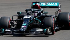 Люис се завъртя, но след това не остави шансове на Ботас