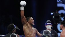 Джошуа размаза Ото Валин и отново влезе в шампионски режим