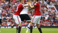 Блинд: Достатъчно съм умен, за да играя като централен защитник