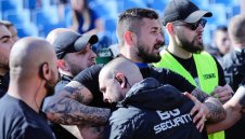 Г-да от Левски, кои са тези човекоподобни чернодрешковци, които бият фенове?