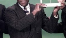 Пеле издава музикален албум