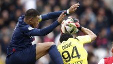 Държат Мбапе на пейката, ПСЖ с трета поредна издънка