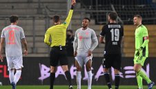 Глупав червен картон: Наказаха халф на Байерн за 2 мача