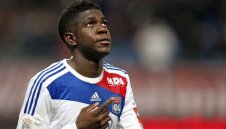 Барса следи защитник на Лион