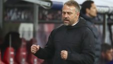 Флик не приема поздрави за титла