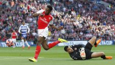 Уелбек аут за половин година 