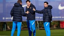 Шави уволнява в Барса заради "счупени перли" + СНИМКА