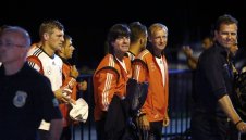 Йоги се огъва, ще връща Лам в защита